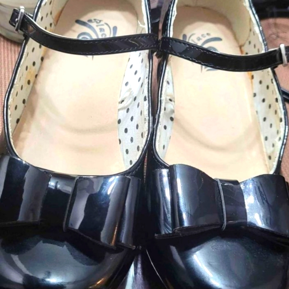 Girl shoes